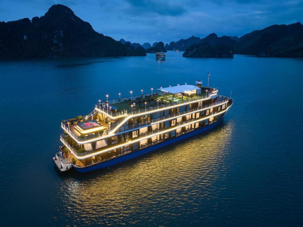 Ha Long Bay 2D1N vs 3D2N: Which Cruise Should You Choose?